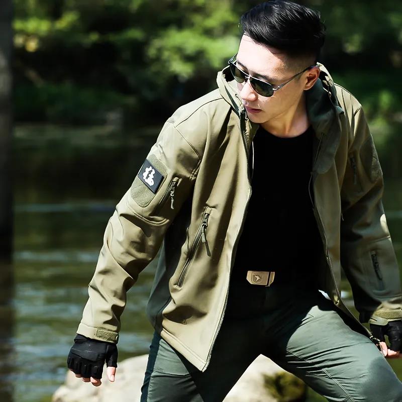 Men's Outdoor Sportswear Windproof and Waterproof Mountaineering Clothing Thick Hooded Outdoor Jackets Fleece Soft Shell Plus Size Cycling Clothing