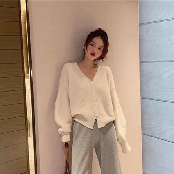 Autumn and Winter Knitted Cardigan Short Loose Loose Style Long Sleeve Button Sweater Women