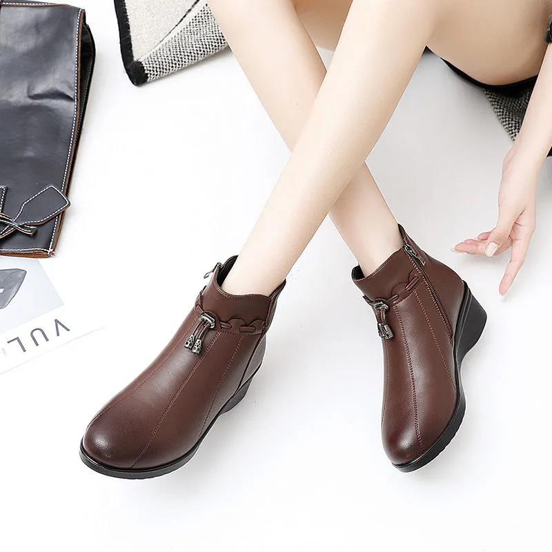 Winter Mother's Cotton Shoes and Velvet Warm Short Boots Middle-aged Women's Shoes Soft-soled Non-slip Leather Shoes