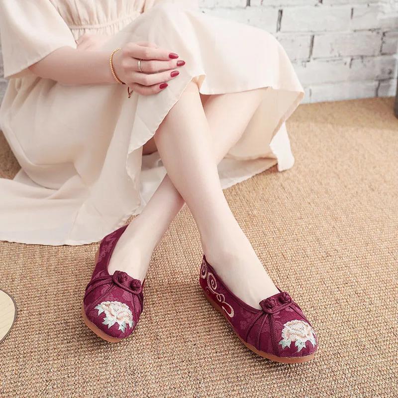 Old Beijing Flat Shoes All-match Female Embroidered Shoes Square Dance Shoes Ethnic Style Hanfu Shoes Casual Cloth Shoes