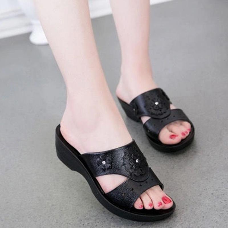 Spring and Summer Mother Slippers Non-slip Soft Bottom Thick Bottom Flat Bottom Middle-aged Wedge Heel Women's Sandals and Slippers Women