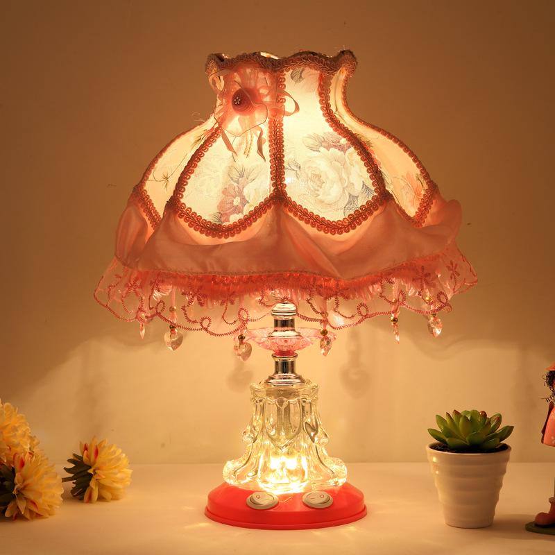 Table Lamps European Style Lace Wedding Garden Lamp Cloth Exquisite Romantic Princess Bedside Lamp