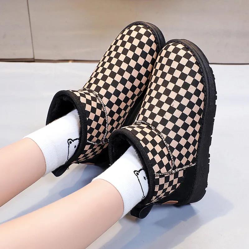 Autumn and Winter Snow Boots Women's Thickened Fleece Waterproof and Non-slip Cotton Shoes