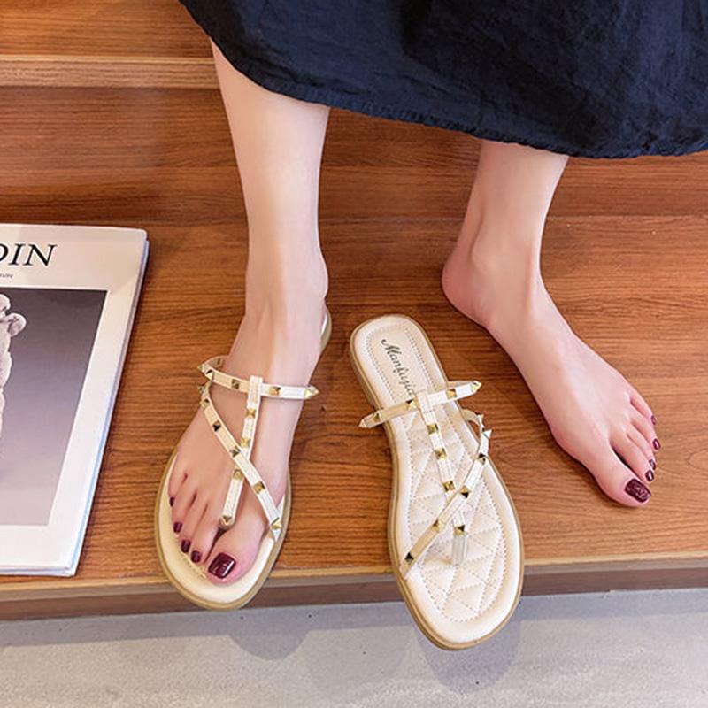 Fairy Style Flip Flops Rivet Sandals and Slippers for Women's Outer Wear New Year and Summer New Flat-bottomed Non-slip Beach Slippers