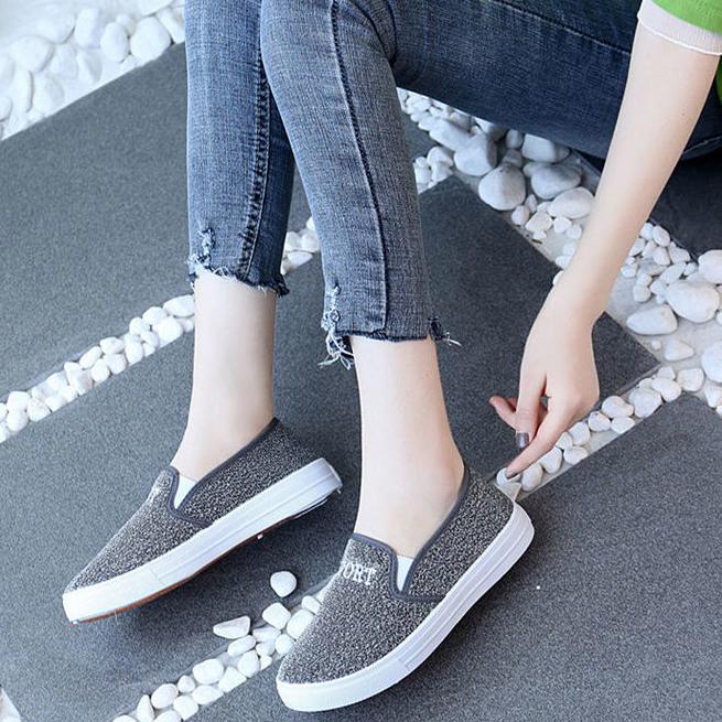 Women Summer Light Shoes Female Breathable Cloth Flat Shoes Non Slip Soft Sole Versatile Antiskid Casual Shoes