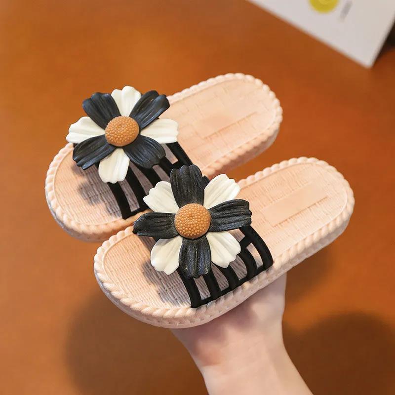 Girl's Summer Slippers Girl's Soft Sole Anti-slip Slippers Indoor Flower Decoration Shower Casual Light Flat Slippers
