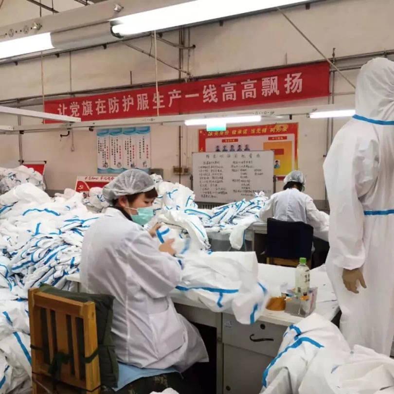 Unisex Disposable Protective Clothing One-piece Hooded Isolation Suit Excellent Sealing Performance