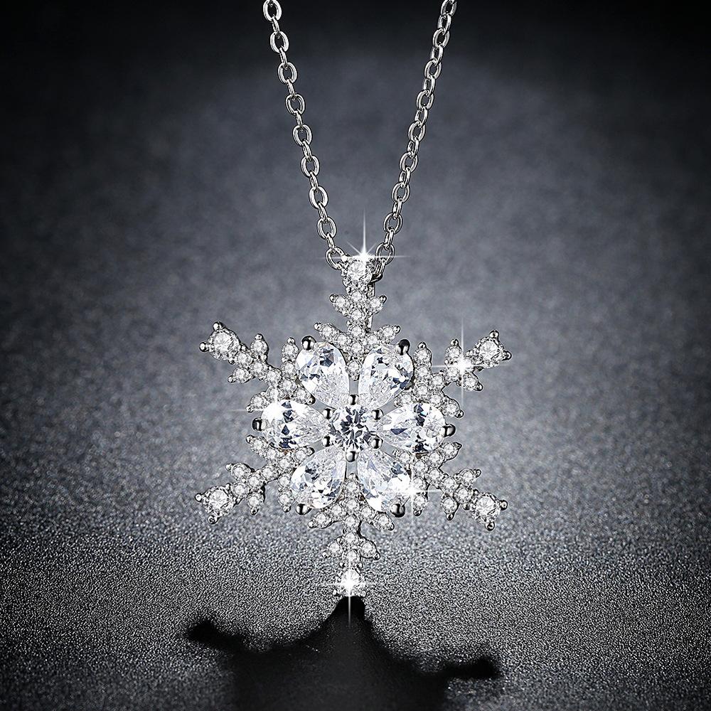 Luxury Snowflake Shaped Pendant Necklace Silver Fine Necklace Short Clavicle Neclace for Women Gift
