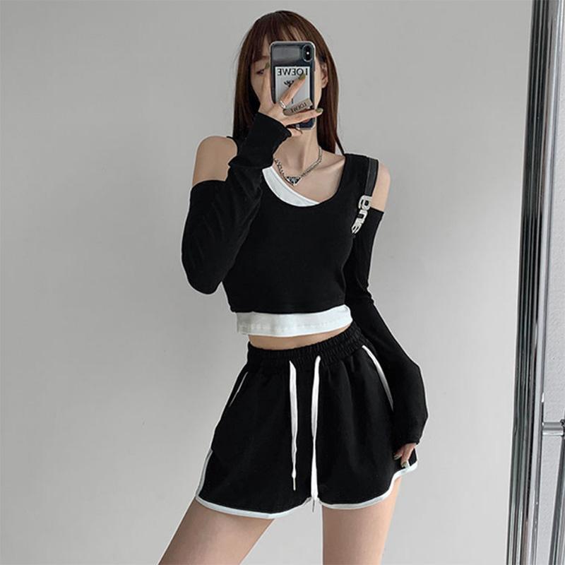 Eye-catching Off-the-shoulder Long-sleeved T-shirt Women's Contrast Color Stitching Fake Two-piece Short Top