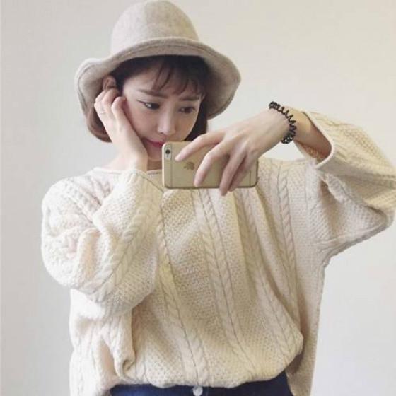 New long-sleeved round neck bat sleeve sweater thick loose pullover sweater female student tide