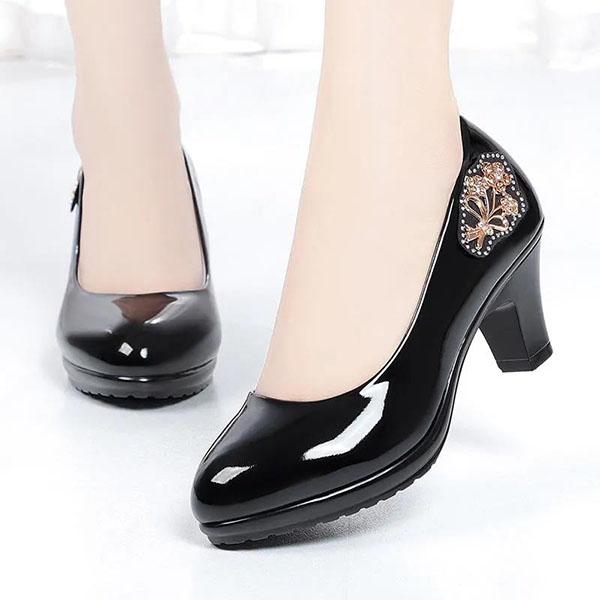 Women's Spring and Summer Plus Size Soft Sole Single Leather Shoes Office Ladies' Rhinestones Black High-heeled Shoes