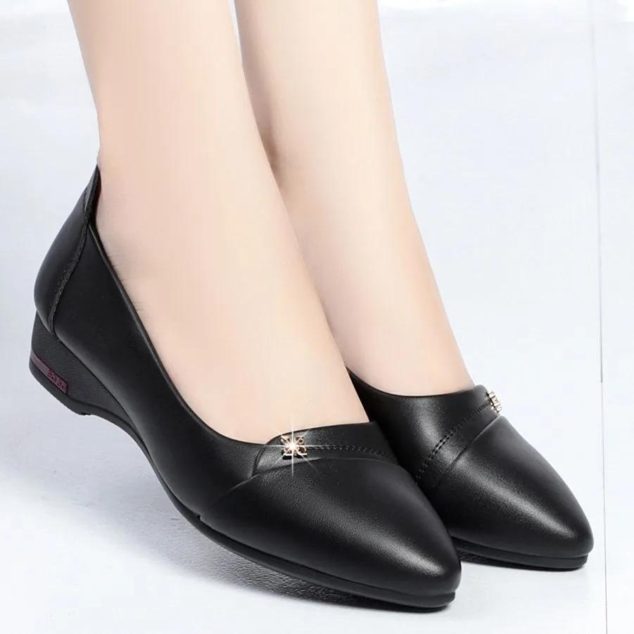 Soft Sole Mother's Shoes Women Flat Leather Shoes Wedge Women's Comfortable Low Heel Work Single Shoes