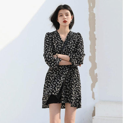 French Retro V-neck Floral Dress Female Spring Summer Temperament Wild Waist Was Thin Short Skirt