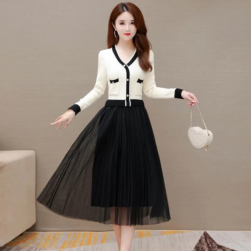 The Skirt Is Feminine and Thin Black Fake Two-piece Mesh Stitching Knitted Dress V-neck Long-sleeved Mesh Skirt Waist and Thin