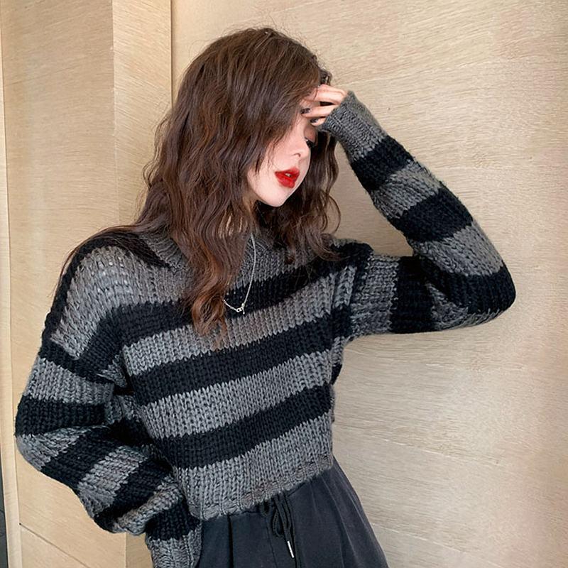 Autumn and Winter Loose Lazy Knit Sweater Women Pullover Round Neck Striped Student Short Sweater Women