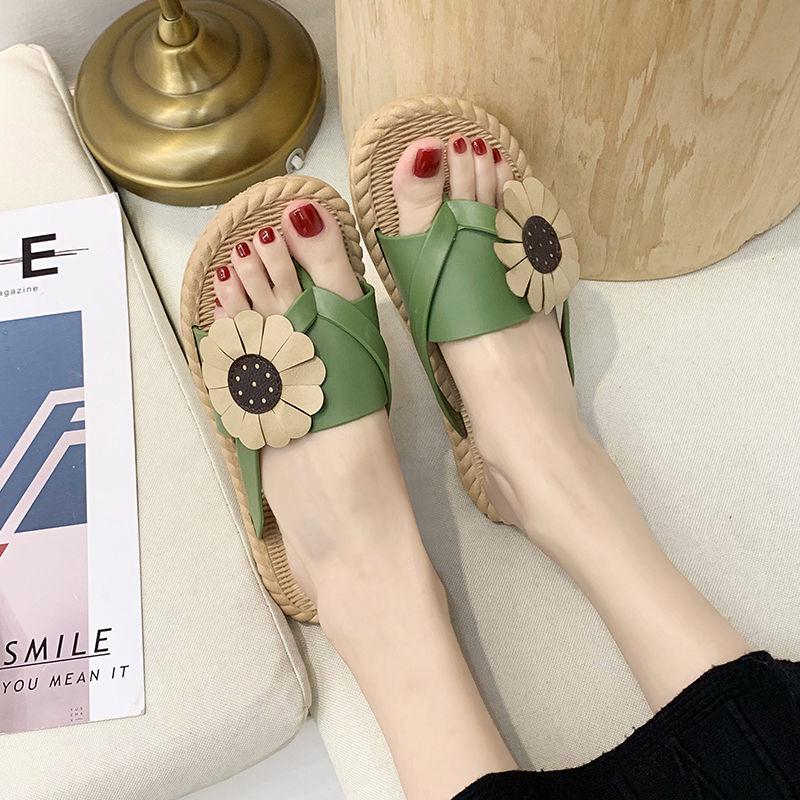 Sandals and Slippers Female Summer Wild Fashion Flowers Flat Bottom Flip Flops Korean Version Wear Net Red Non-slip Beach Beach Shoes