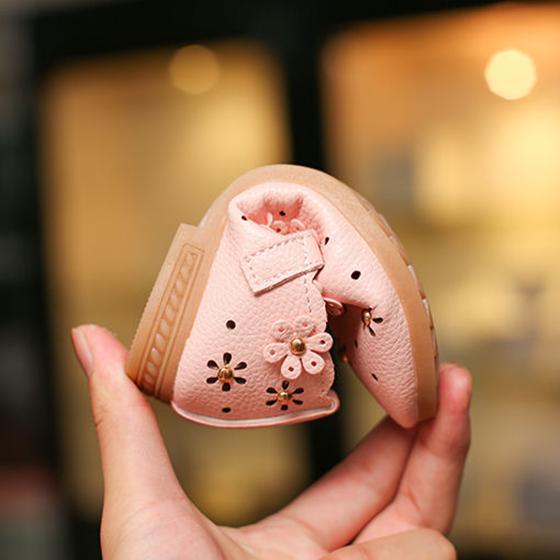 Girls Sandals Girls Spring Summer Soft Sole Low Heel Casual Sandals Solid Color Anti-slip Beads and Flowers Decoration Princess Sandals