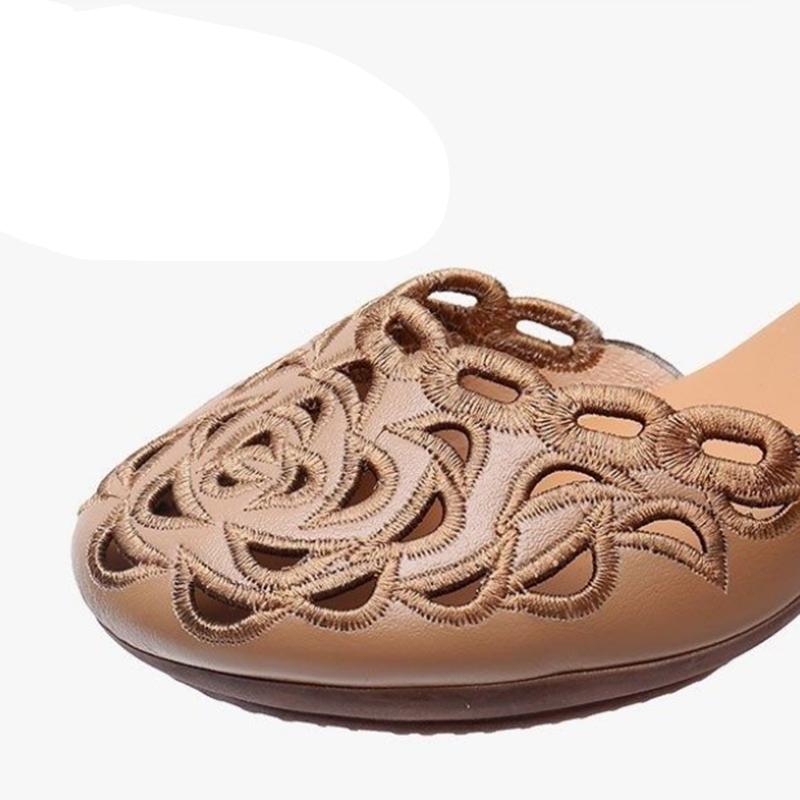 Women's Summer Retro Sandals Ethnic Style Chunky Heel Soft Sole Hollow Sandals Elegant Floral Velcro Sandals Leather Sandals Mid Heel Casual Sandals
