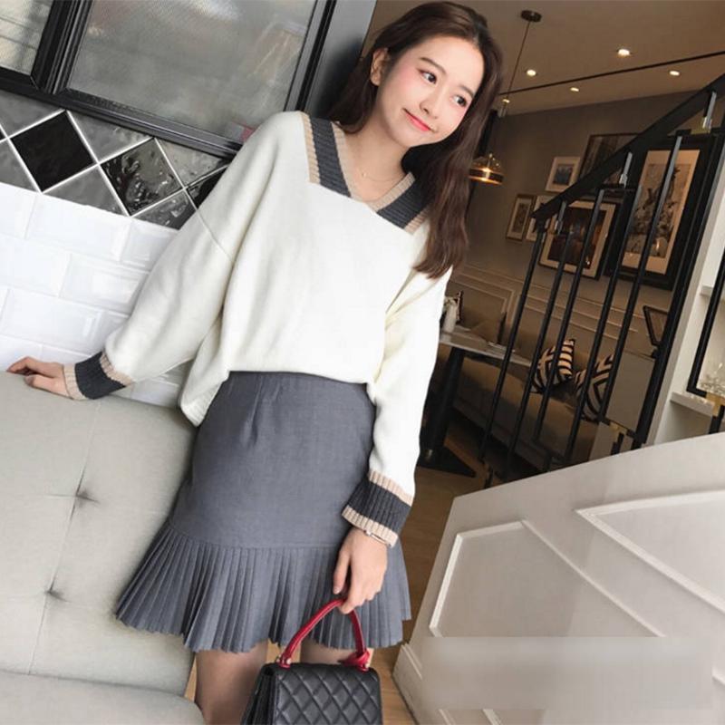 Women's Warm Sweaters V-neck Sweater Female Students Loose Wild Contrast Sweater Coat Women