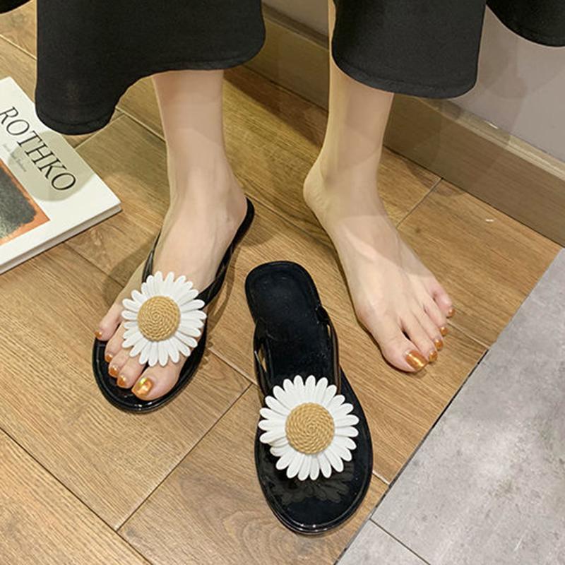 Flip-flops Female Summer Wear Students Korean Version of Small Daisy All-match Ladies Flat-bottom Trend Beach Sandals and Slippers