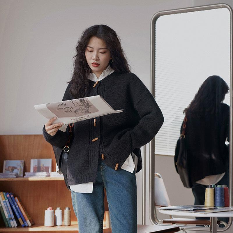 Retro Red Horn Buckle New Autumn and Winter Sweater Women's Knitted Cardigan Jacket Women Loose Outer Wear Korean Version of All-match