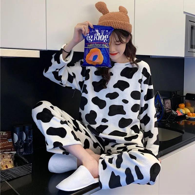 Women's Autumn Winter Pajamas Set Loose Plus Velvet Cute Cow Pattern Suits Set Warm Loose Homewear Two-piece Set Long Sleeves Round Neck Pyjamas