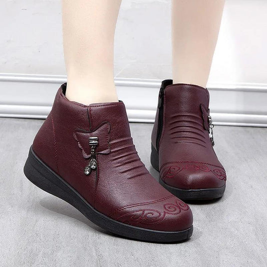 Winter Thickened Women's Leather Shoes Flat Non-slip Mother Cotton Shoes Snow Boots Plus Velvet Short Boots