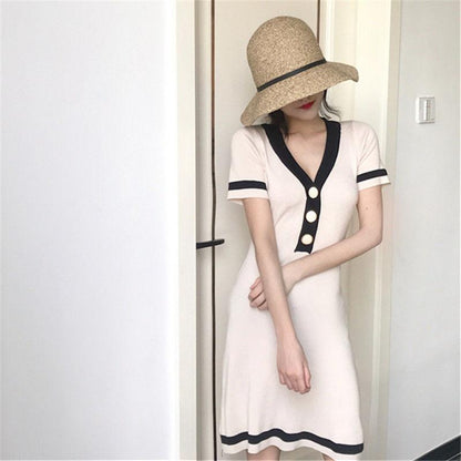 Female Simple and Elegant V-neck Splicing Knitted Dress Slim Gentle Short Sleeve Hip Wrap Short Holiday Dress