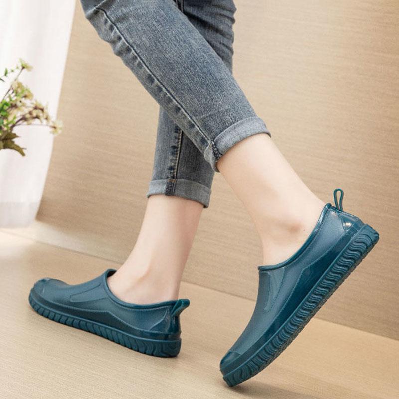 Pumps Ladies Anti-Slip Water Shoes Short Tube Car Wash Kitchen Work Rain Boots Flat Bottom Wear-resistant Embossed Design
